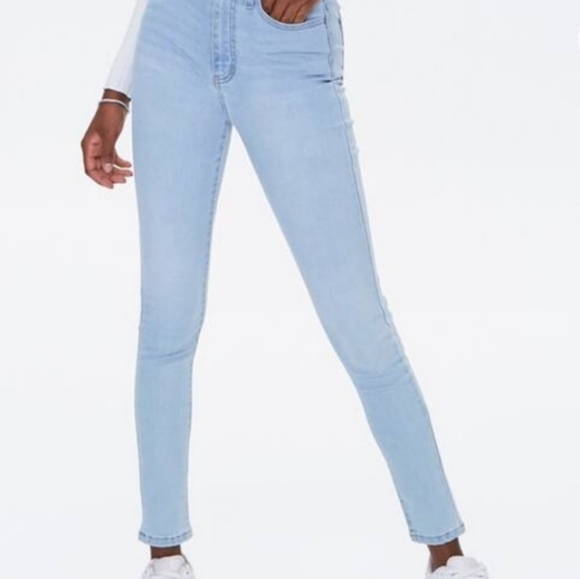 2FOR30 Forever 21 Light Wash Stretchy Skinny Jeans - Picture 1 of 4
